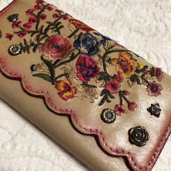 Patricia Nash Wallet Tan Embroidered Trifold Multi Compartment Wallet - Picture 4 of 12